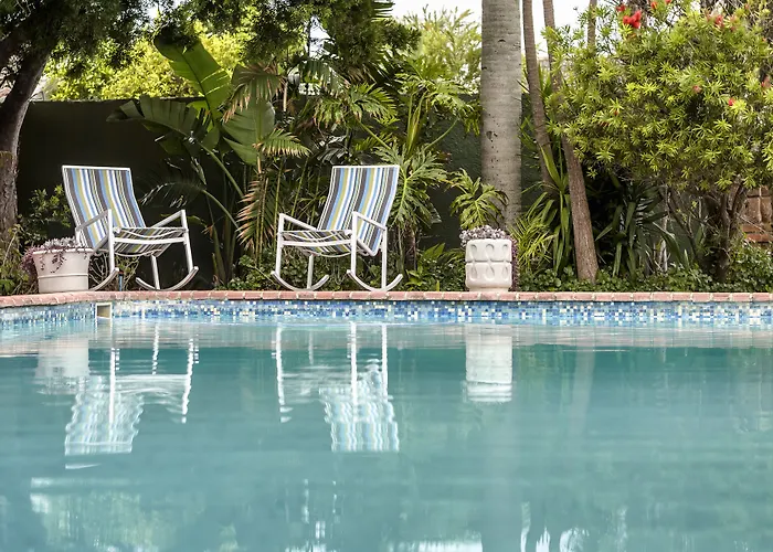 Admirals Lodge Guest House And Brightways Self Catering Apartments