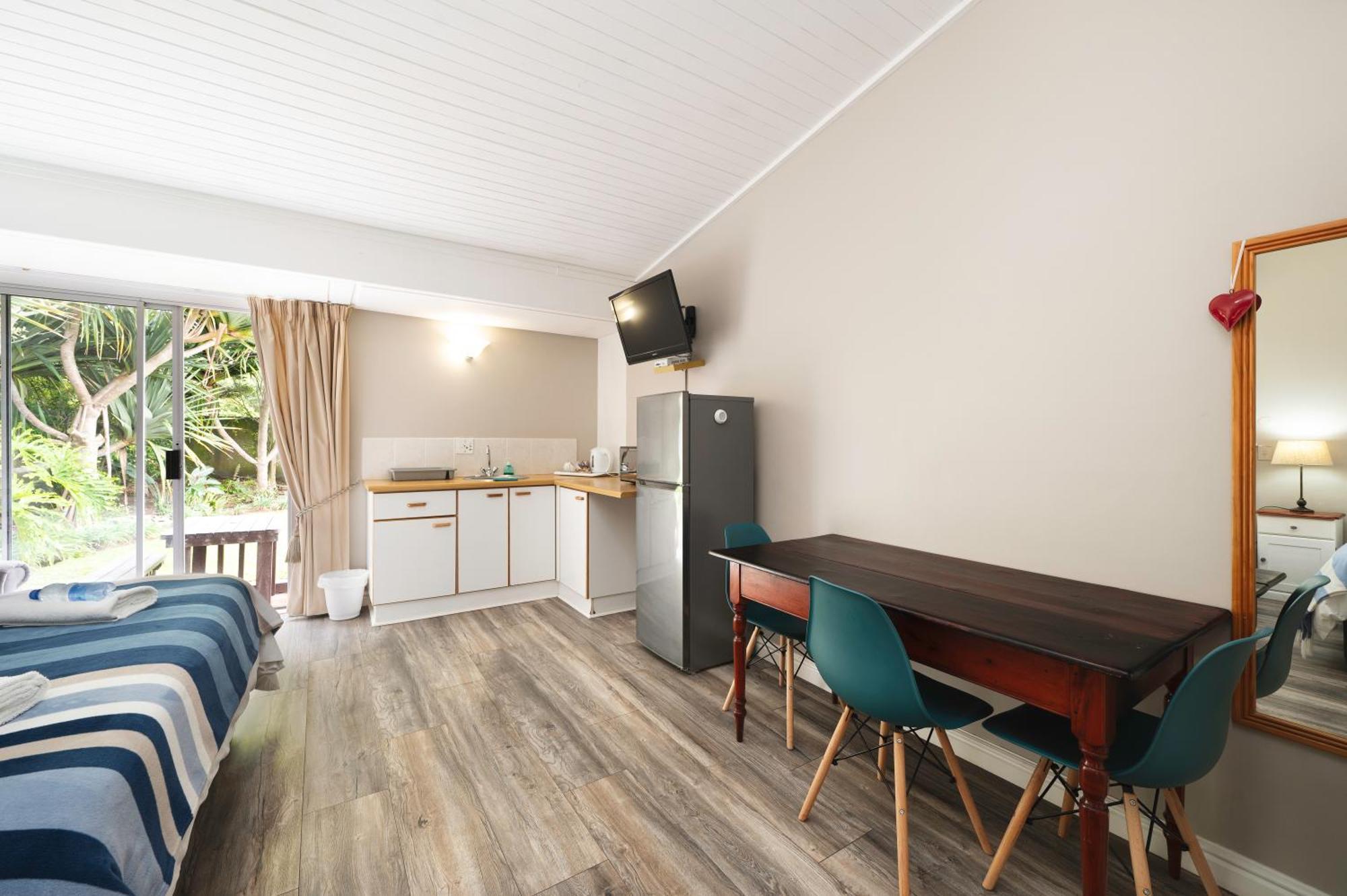 Guest house Admirals And Brightways Self Catering 3*