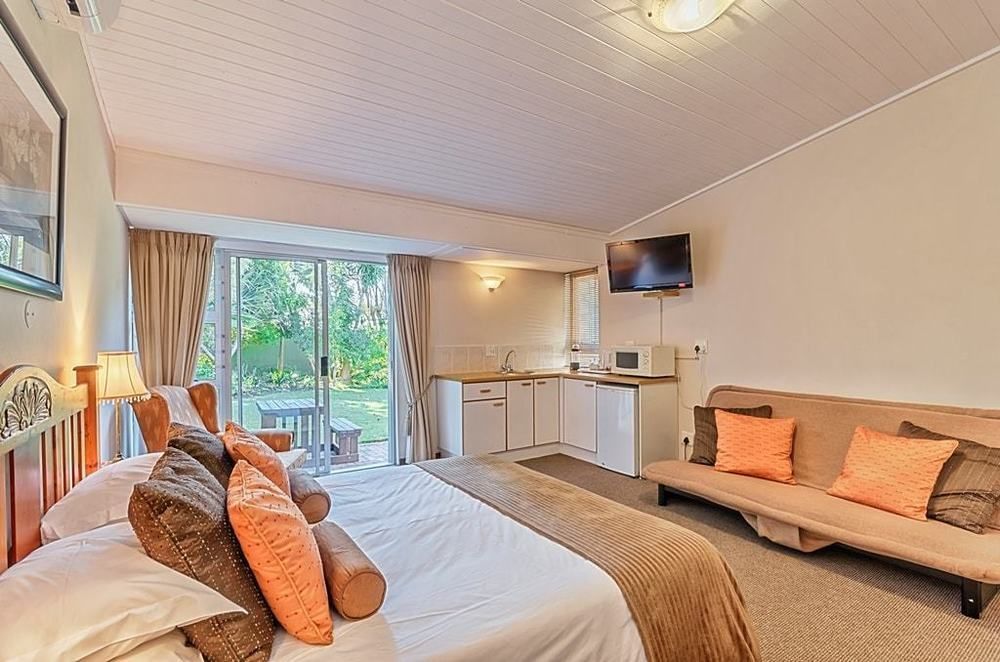Admirals And Brightways Self Catering Guest house 3*