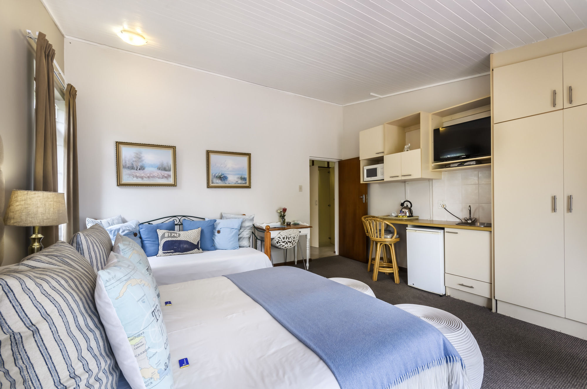 Guest house Admirals And Brightways Self Catering 3*